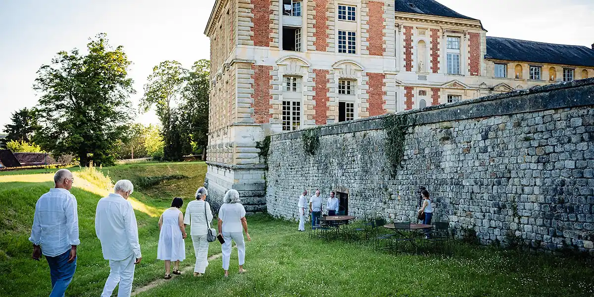 toegang tot de middeleeuwse kelders van Château de Vallery