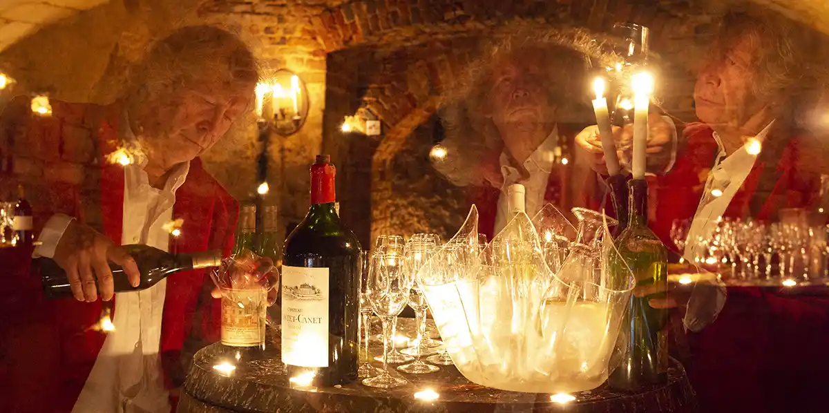 primeros pasos de una boda en las bodegas del castillo