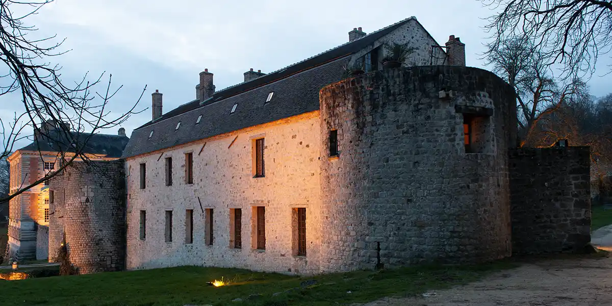 het middeleeuwse kasteel van Vallery, Île-de-France