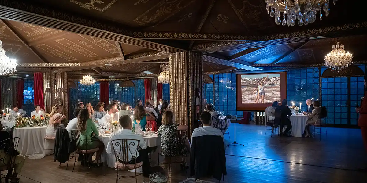 la sala de recepción para una boda