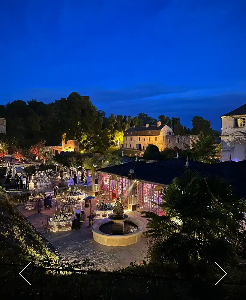 der Schlosspark in der Nacht während einer Hochzeit