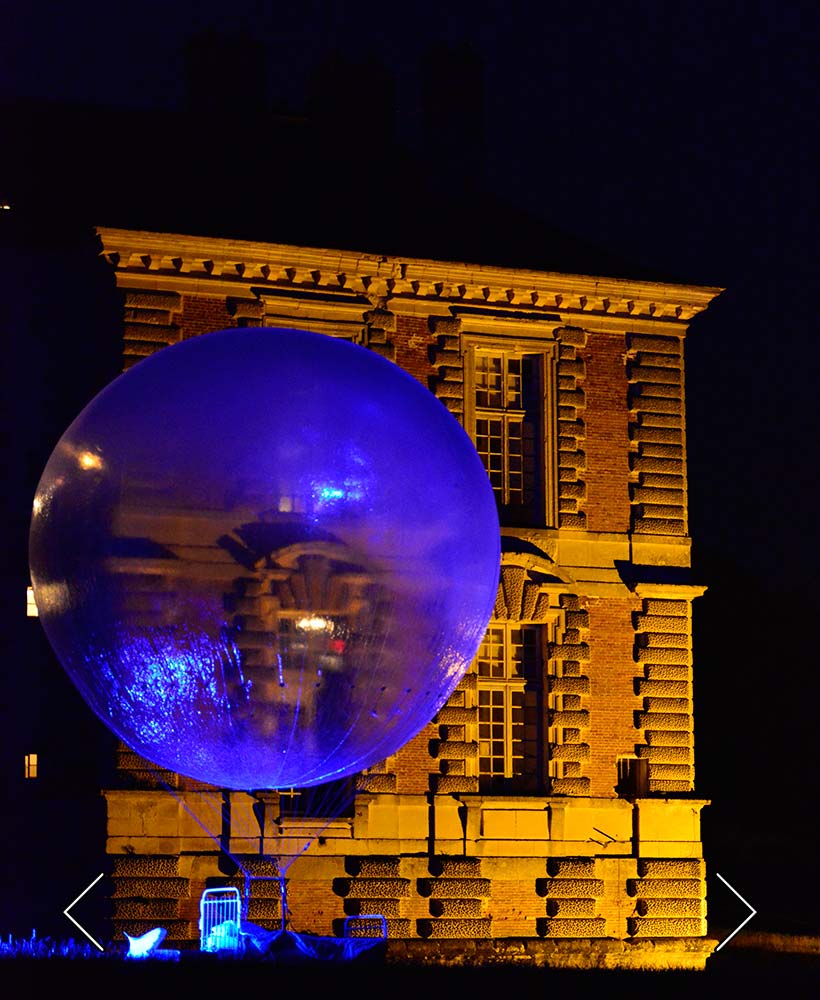 Seiltanzballon und Renaissanceschloss