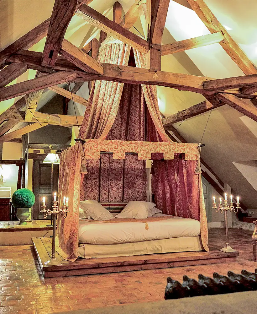 Château de Vallery's bridal bedroom