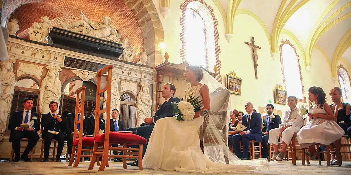 wedding ceremony 1h from Paris: church of Vallery
