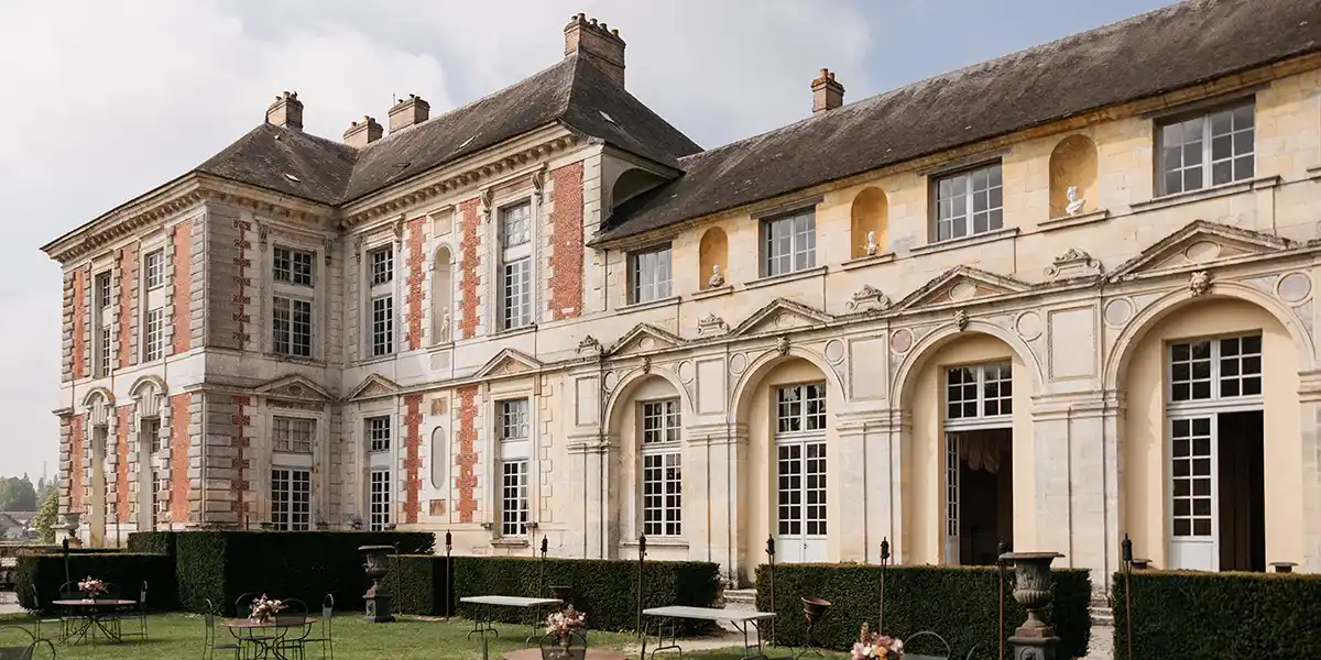 der Renaissance-Teil des Château de Vallery 1 Stunde von Paris entfernt