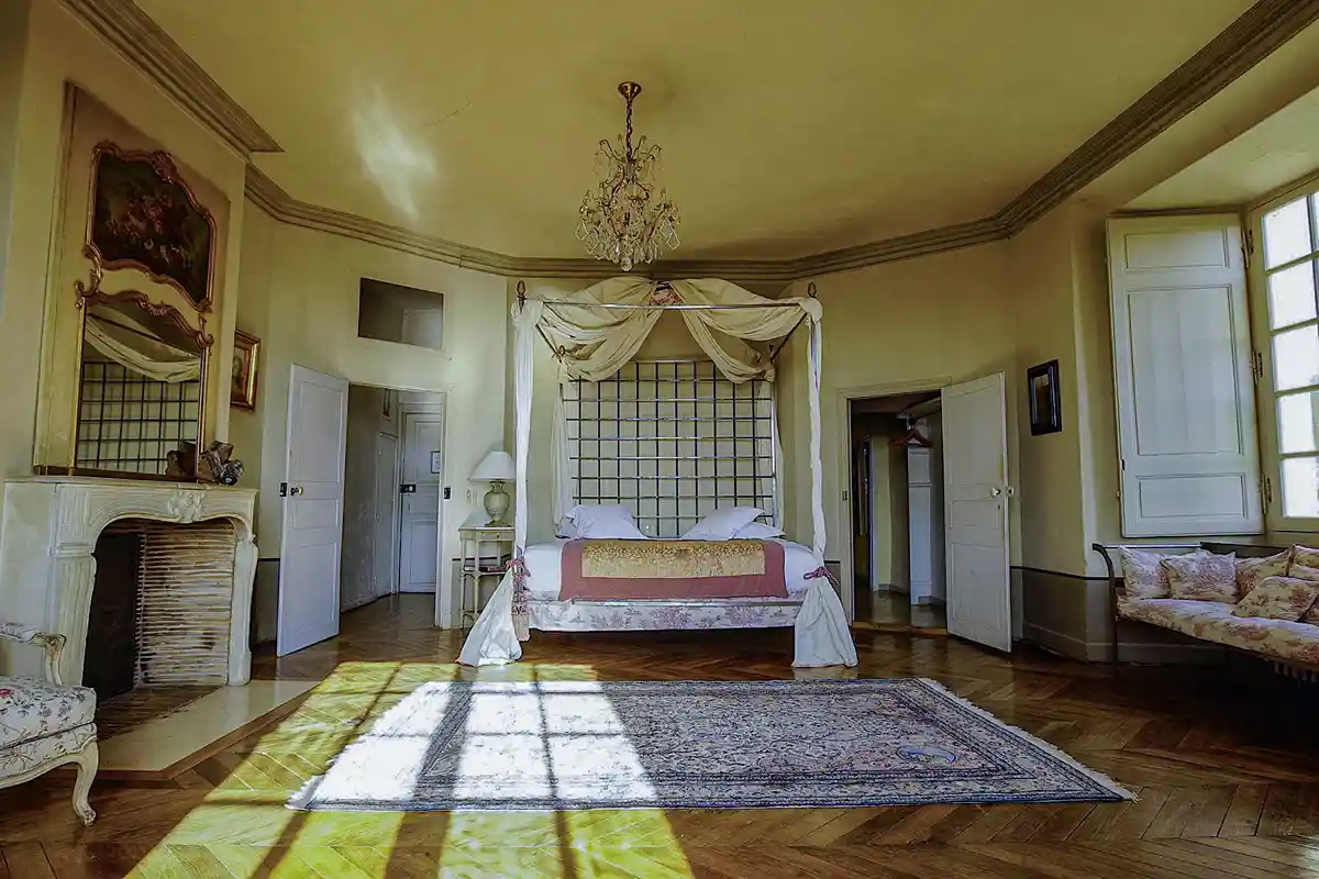 renaissance chateau bedroom