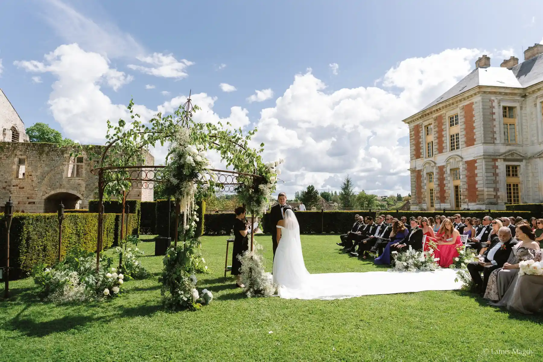 marriage ceremony in the park