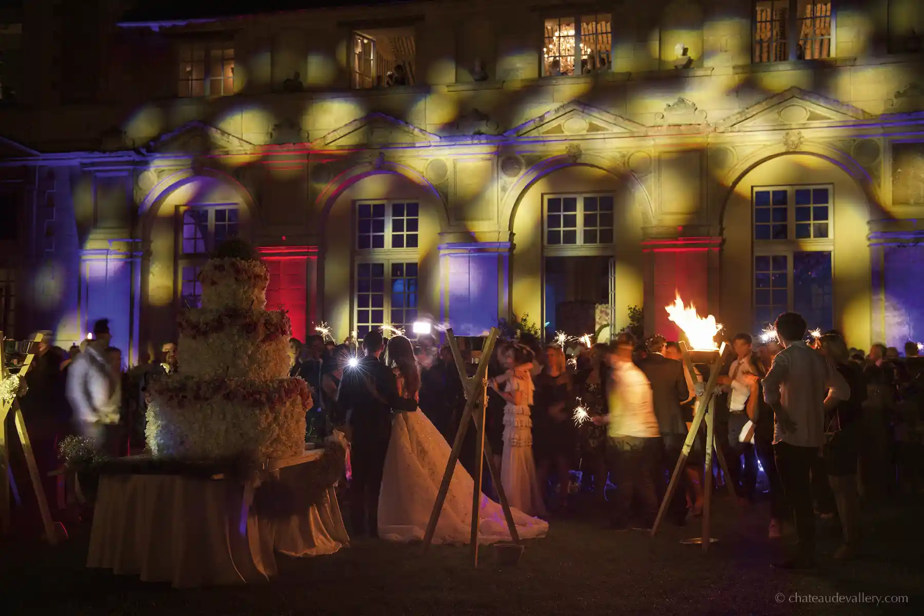 arrival of the wedding cake