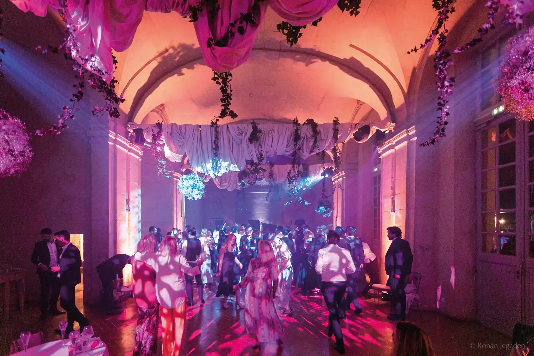 danse dans la galerie Pierre Lescot