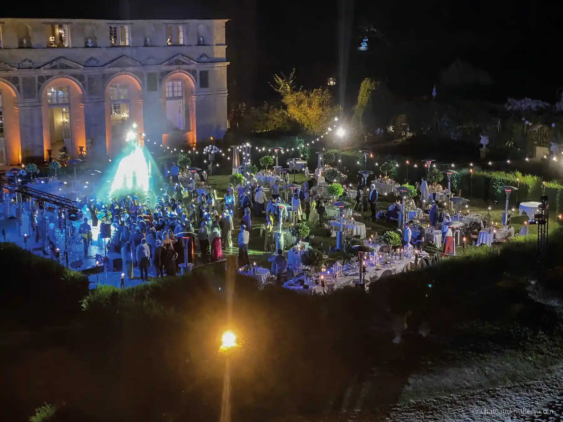 a jewish wedding in the park of the chateau