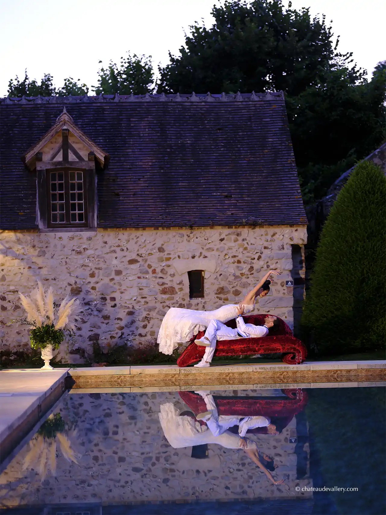 shooting au bord de la piscine du château