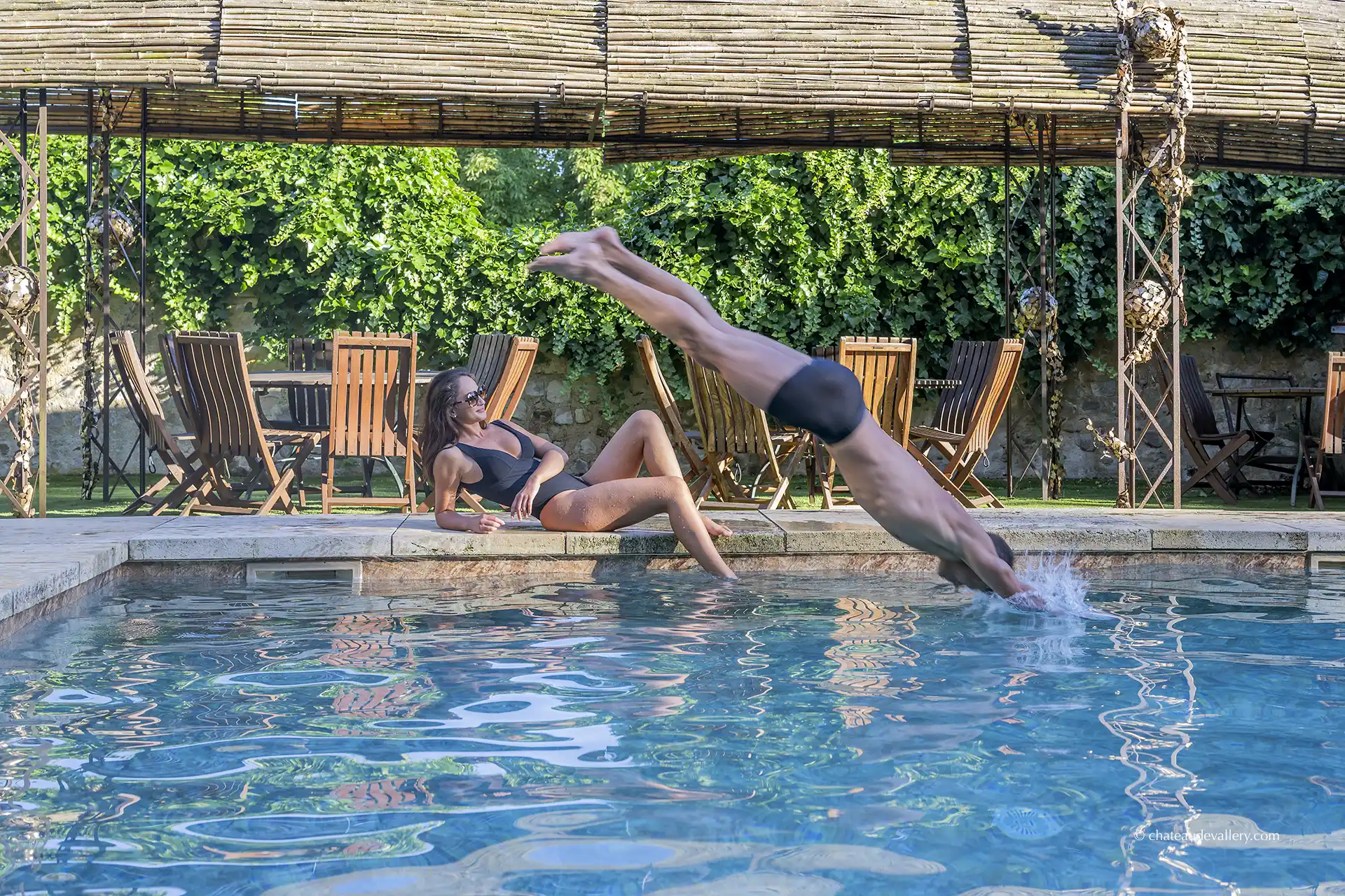 2 lovers at the chateau swimming pool