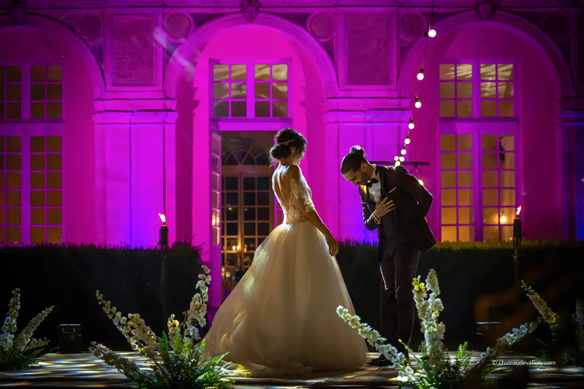 outdoor wedding photo shot