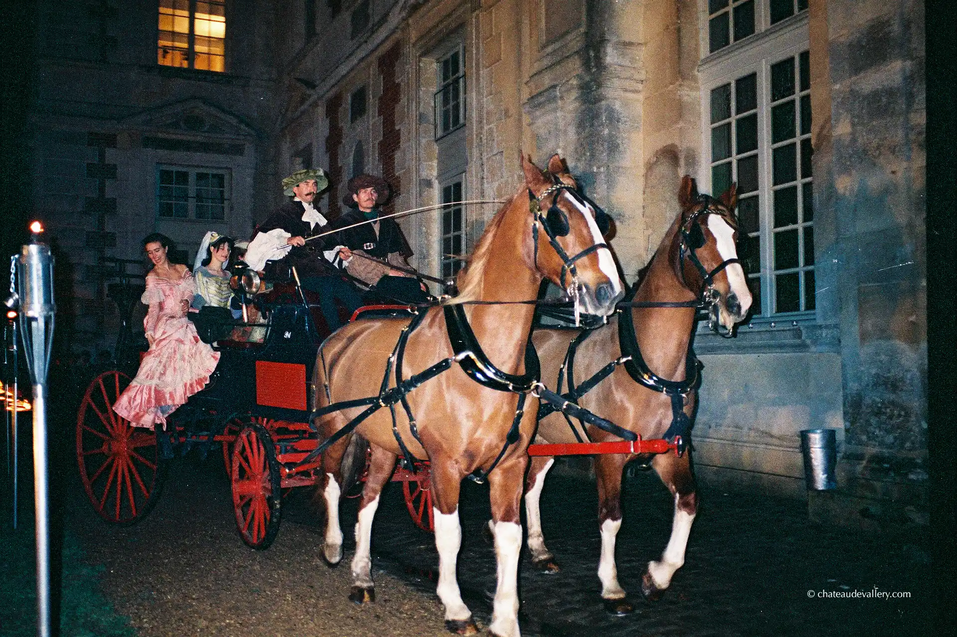 fête déguisée au château