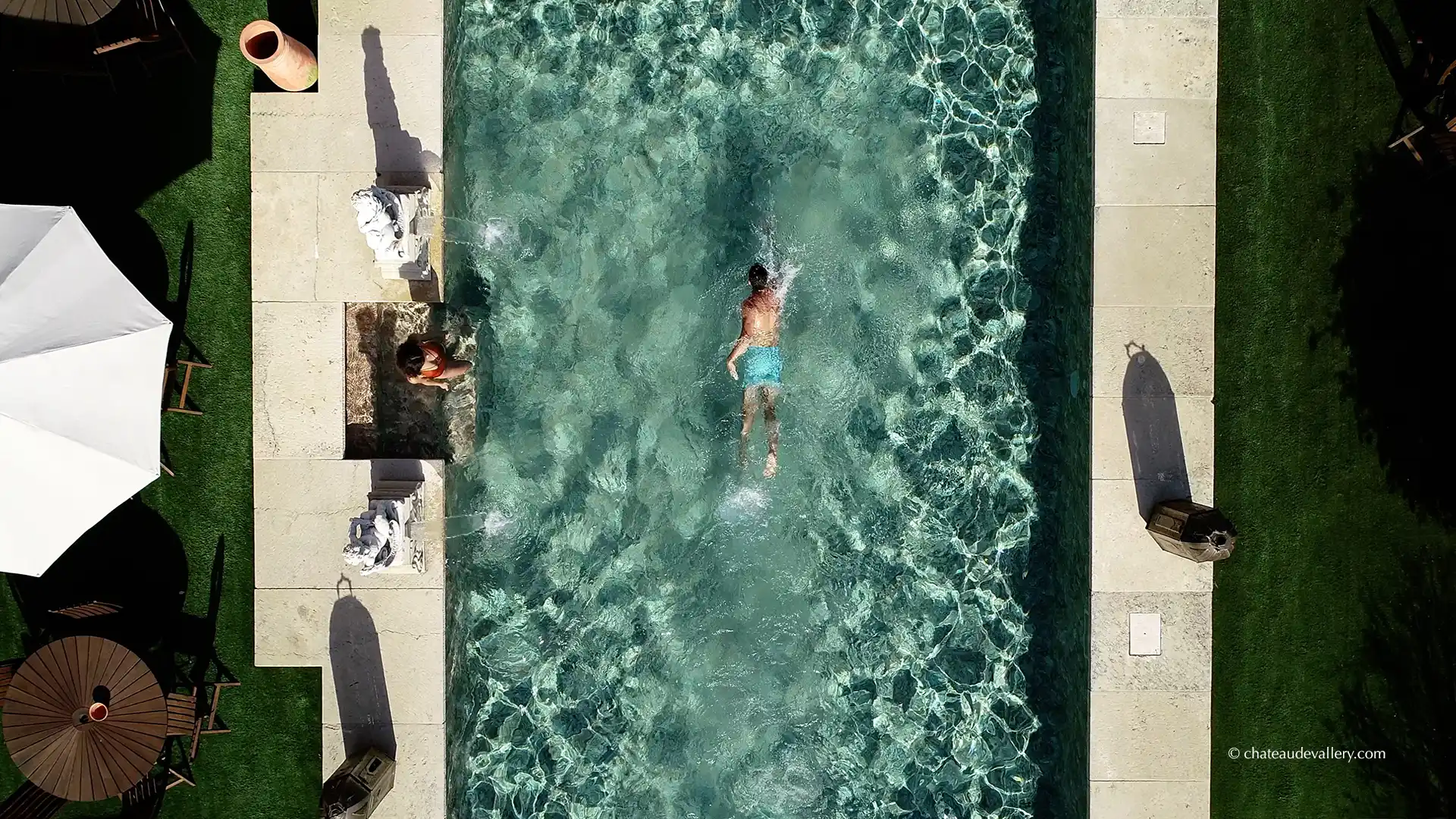 la piscine d'un château en Bourgogne