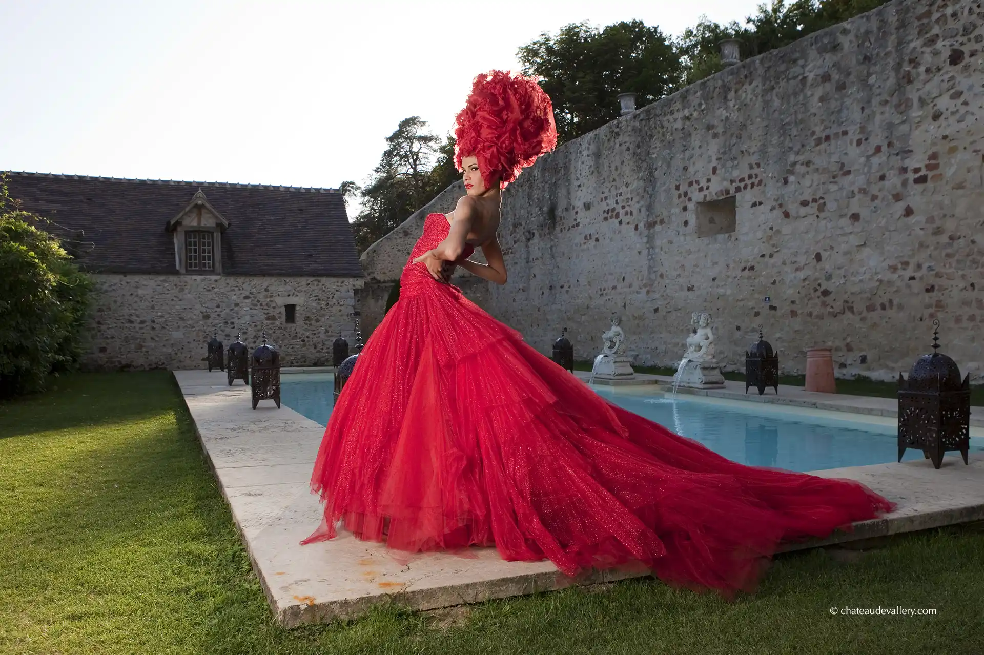 robe de mariée rose pour un shooting au château