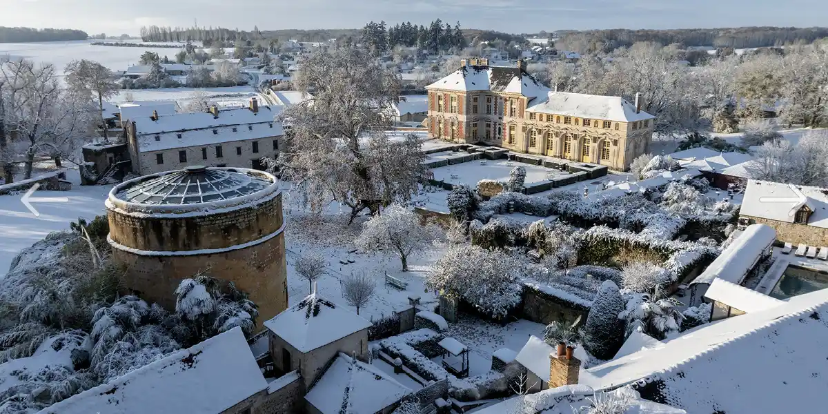 un feu de la saint-Jean en hiver au terme d'un mariage