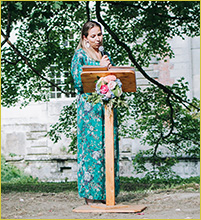 Charlotte Alouai, celebrant at Château de Vallery