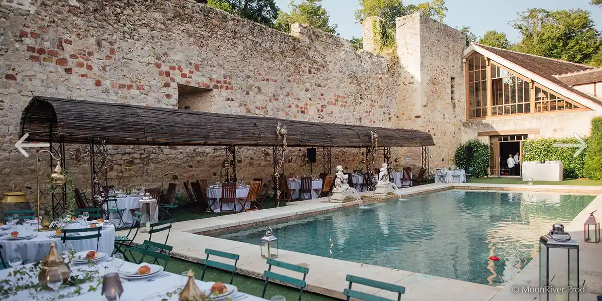 the Château de Vallery's swimming pool