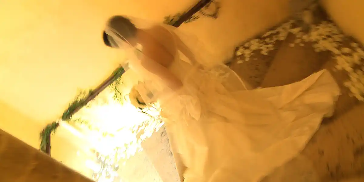 bride in the main staircase of the Renaissance chateau