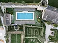 vue aérienne de la piscine du Château de Vallery