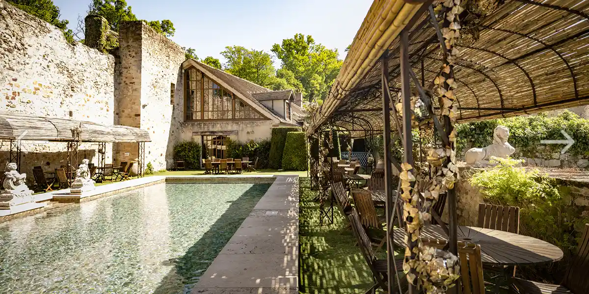 the Château de Vallery's pool and its arbours