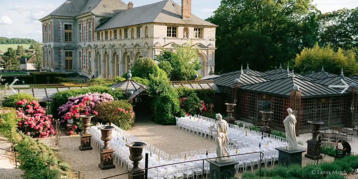 hanging gardens for a wedding in summer