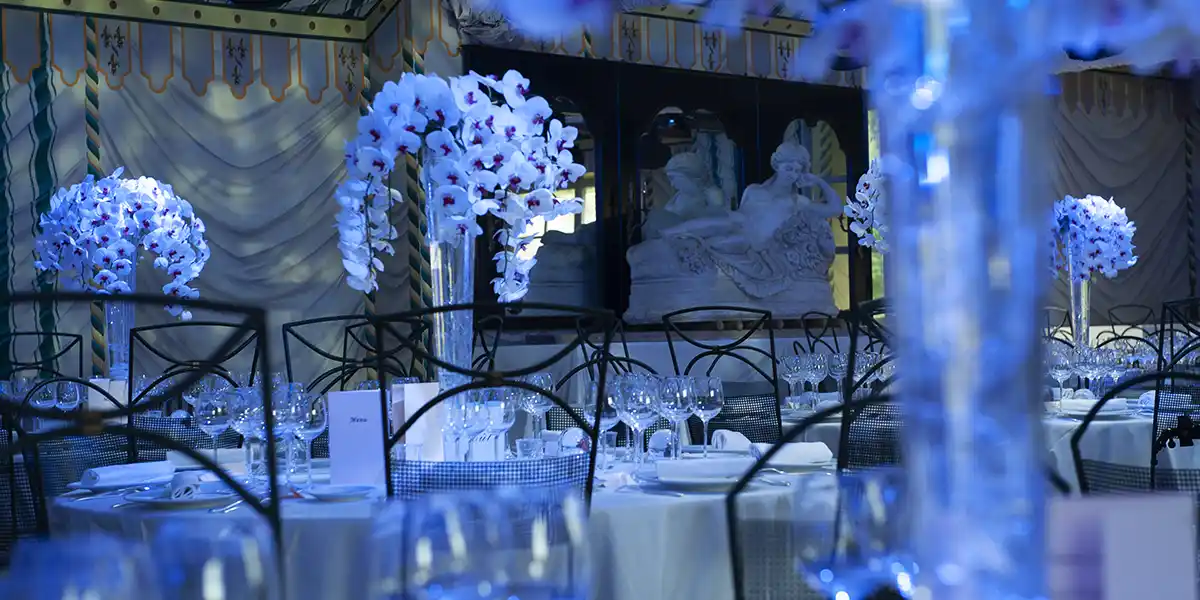 floral settings for wedding planning in a chateau one hur from Paris
